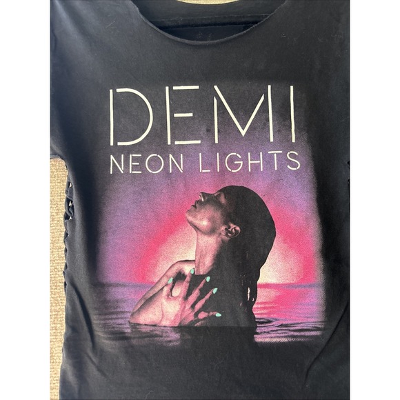 Neon Lights World Tour 2014 Demi Lovato Shirt Pop Rock Woman's Tshirt Size Small - Picture 3 of 12